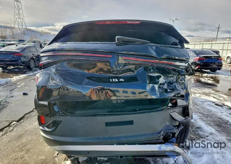 2025 Volkswagen Id.4 Pro S Plus z USA, uszkodzony, nr VIN 1V2JSPE88SC013357